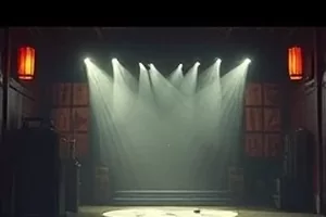 公路片《两百公里的春天》旧面包车行驶在乡道
